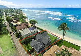 Beachfront Retreat in Private Waialua location on Oahu's North Shore