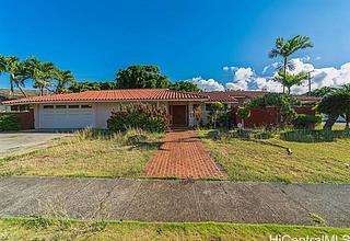 Waialae Golf Course Home